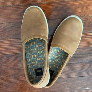 Women’s Teva leather slip on slippers size 9